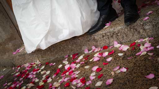 Photographie évoquant le mariage par des détails.