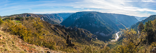 Effet de la perspective atmosphérique et comment la luminosité et les couleurs évoluent avec la distance