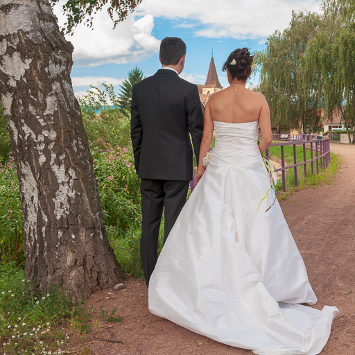 Photo d'illustration de l'article à propos de la préparation de la séance photo de couple lors d'un mariage.