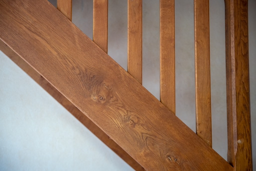 L'escalier semble peu pentu de part le choix du cadrage horizontal
