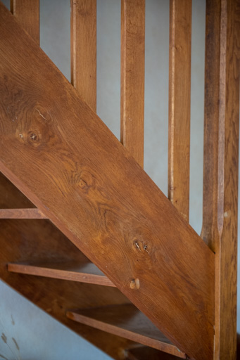 L'escalier semble très pentu de part le choix du cadrage vertical