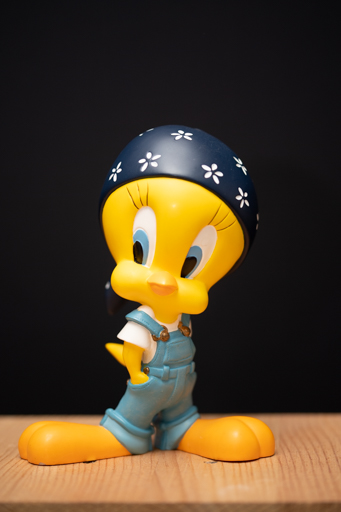 Exemple d'éclairage au flash cobra placé sur le sabot de l'appareil photo orienté vers le plafond