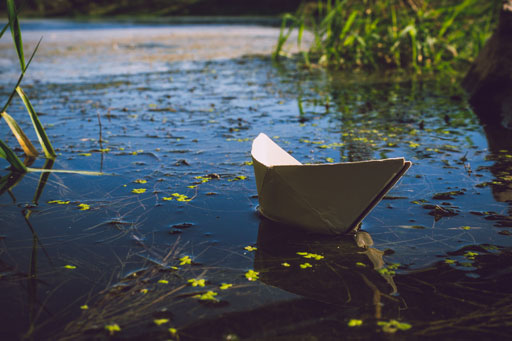 Photo de base : le bateau en papier